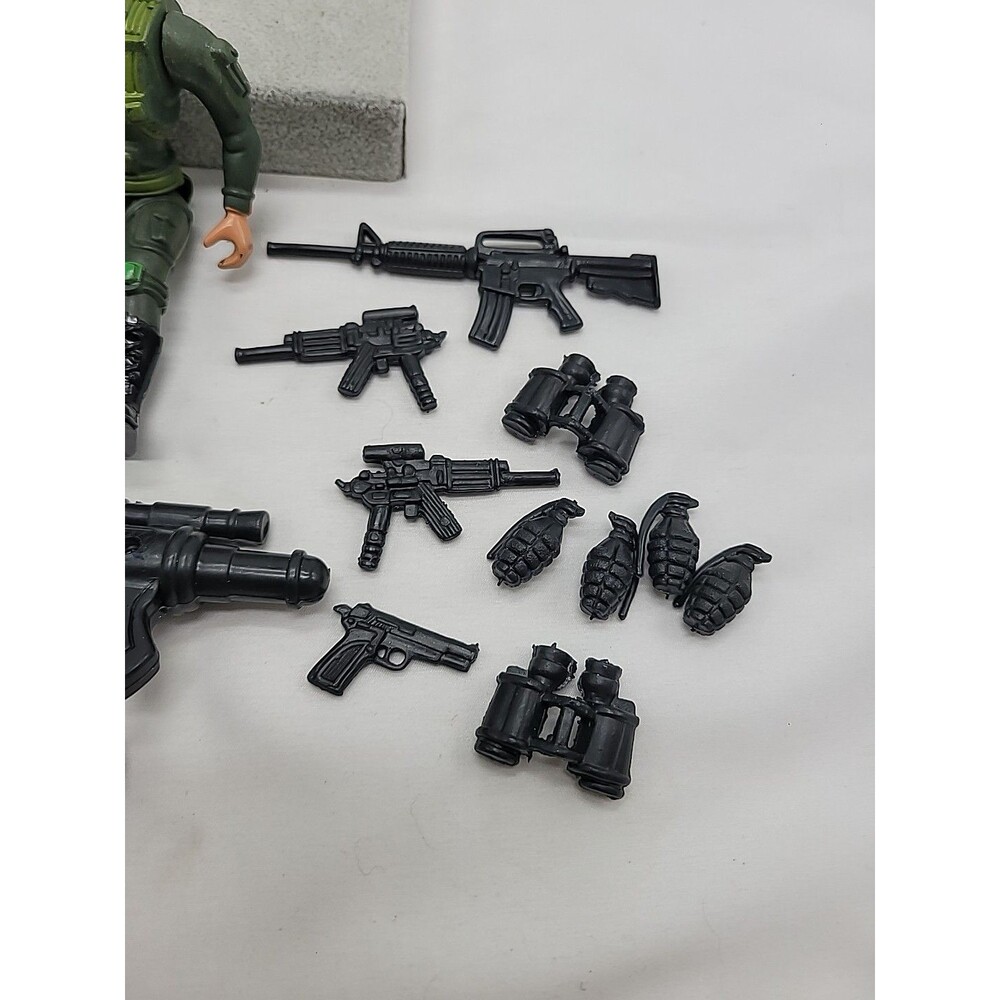 Army Figures lot of 3 - army guys Random Commandos generic joe men + Toy Weapons - Picture 5 of 14